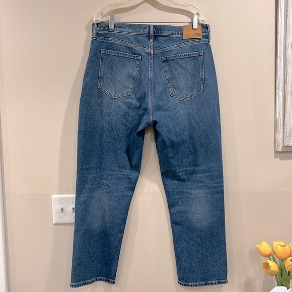 🔥BR  NWOT Classic Blue Jeans🔥 - Picture 2 of 8